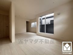 吊り下げ式の室内物干しが設置されており、雨の日もお洗濯物を干していただけます。花粉・黄砂の多い日も安心です。