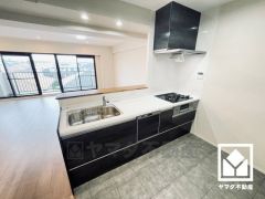 毎日の家事の負担を軽減でき、水道代の節約にもなる食器洗乾燥機付き。換気効率が高くお手入れもしやすいレンジフードも完備しています。スッキリとしたスタイリッシュなデザインも魅力の一つです。