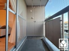 南東向きバルコニーで陽当たり、風通し良好。たっぷりの洗濯物も気持ちよく乾きます。