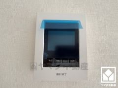 突然の来訪時でも安心なモニター付きインターホンを完備。お留守番中のお子様でも簡単に来訪者の確認ができます。