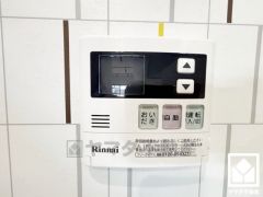 ボタン1つで自動でお湯張りができるオートバス機能付き。