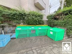 清潔なゴミ出し場で気持ち良くお使い頂けます。