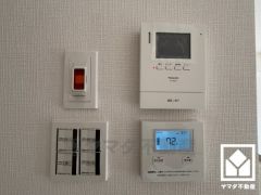 突然の来訪時でも安心なモニター付きインターホンを完備。お留守番中のお子様でも簡単に来訪者の確認ができます。