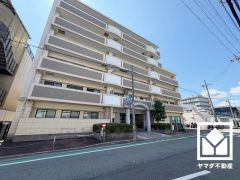 室内洗濯機置場がございますので、天候に左右されず洗濯していただけます。