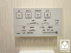 温水洗浄便座付きで、季節を問わずいつでも温かい便座をお使いいただけます。