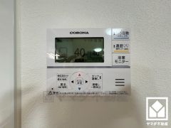 エコキュート搭載。ヒートポンプ技術で効率よくお湯を沸かすため、電気代がお得になります。火を使わないので安全性が高く、断水時にも貯めてあるお湯を生活用水として使用することができます。
