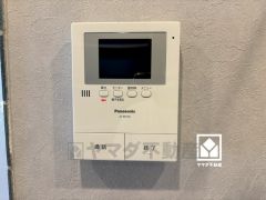 突然の来訪時でも安心なモニター付きインターホンを完備。お留守番中のお子様でも簡単に来訪者の確認ができます。ご成約でヤマダポイントプレゼント中です。お問合せお待ちしております。
