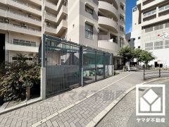 綺麗に整備されたゴミ出し場で気持ち良くお使い頂けます。