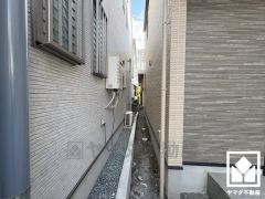 「ライフ尼崎大西店」まで徒歩6分、「サンディ尼崎三反田店」まで徒歩7分など、お買い物施設が徒歩圏内に複数あり便利な住環境です。