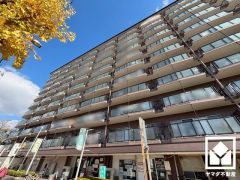 広々19.5帖のLDKが魅力。家族全員がリラックスできる、ゆったりとした快適リビングで温かい団らんの時間を。