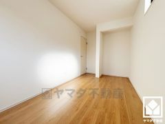 おしゃれなオープンクローゼット付きで、家具の配置もしやすいです。