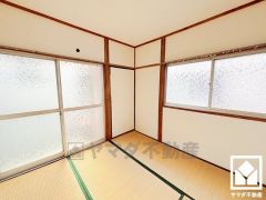 バルコニーにつながるお部屋で、通風・陽当たり良好。