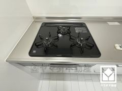 毎日の料理がもっとスムーズに。便利な3口コンロ付きキッチン。