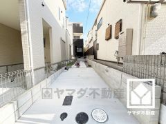 駐車スペース確保。重い荷物や雨の日の移動もスムーズで、快適なカーライフを実現。