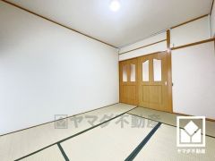 子どもの遊び場、お昼寝スペース、時には書斎にも。和室があると、暮らしの幅がぐんと広がる。