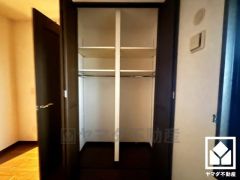 新たに家具を買わなくても良いので、ハンガーパイプ付きのクローゼットは嬉しいですね。