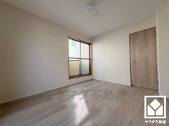 約6帖の2階洋室です。全居室フローリングでお掃除ラクラクです。