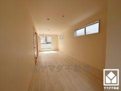 約12帖の2階洋室です。全居室2面採光以上。明るい陽光がたっぷり差し込む心地よい生活空間です。