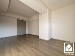 おしゃれなインテリアが映えるデザイン性の高い洋室で、リラックスしたひとときを過ごせます。