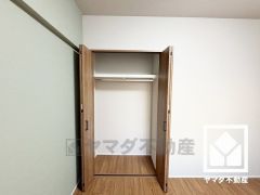 クローゼットは奥行きがあるので、収納力も申し分ありません。