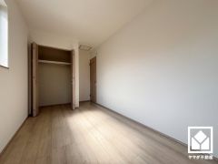 約6.12帖の洋室です。お子様のお部屋などにも丁度良い広さです。