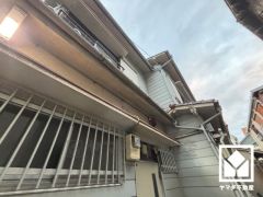 旗竿地で土地が道路から離れており、騒音や排気ガスの影響を受けにくいため、静かな環境で落ち着いた生活をお送りいただけます。