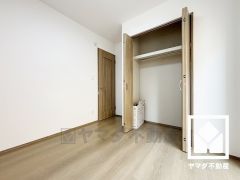 たっぷり収納できる約4.5帖の納戸付きだから、家の中をもっとスッキリ。季節の荷物や趣味の道具もしっかり収納。