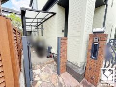 浴室暖房乾燥機付き。真冬の寒い浴室を暖かく、また雨の日の洗濯物の乾燥にと多用途に活躍する機能です。