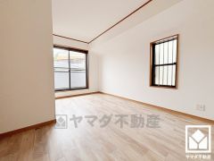 バルコニーにつながるお部屋で、通風・陽当たり良好。