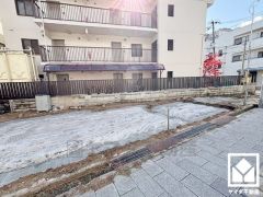 北側に阪神高速3号神戸線下の国道43号線が通っており、芦屋入口（大阪方面）・西宮入口（神戸方面）も近い立地。名神高速道路とも繋がる西宮インターチェンジまで下道で8分。車での移動もしやすい環境です。