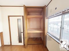 奥行きがあるので、収納力も申し分ありません。3段に分かれており、整理整頓がしやすい設計になっています。