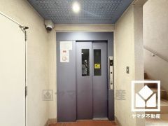 スムーズな移動を叶えるエレベーター。忙しい朝も快適に、ストレスフリーな暮らしをサポート。