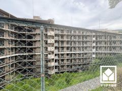 宅配ボックスも完備しています。留守でも安心、荷物の受け取りをスムーズに。