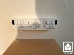 温水洗浄便座付きで、季節を問わずいつでも温かい便座をお使いいただけます。