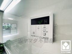 ボタン1つで自動でお湯張りができるオートバス機能付き。