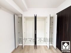 新たに家具を買わなくても良いので、ハンガーパイプ付きのクローゼットは嬉しいですね。