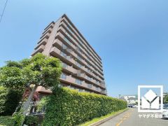 自然と調和するデザインが魅力。四季折々の風景に溶け込む、心地よい住まい。