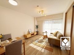 シンプルで美しいデザインのリビングが、毎日の生活に彩りを添える。