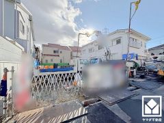 浴室には小窓が付いているので明るく、こもりがちな湿気もすぐ取り除くことができます。