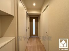 玄関から洗面室が近く、帰宅後すぐに手を洗えて衛生的です。