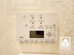 温水洗浄便座付きで、季節を問わずいつでも温かい便座をお使いいただけます。