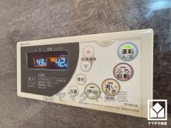 ボタン1つで自動でお湯張りができるオートバス機能付き。