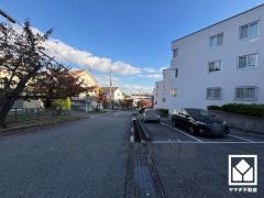 「苦楽園小学校」まで徒歩7分。低学年のお子様も安心して通学していただけます。徒歩圏内に大きな公園も複数あり、子育て世帯の方にもお勧めです。お問合せお待ちしております。