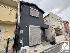 浴室は小窓が付いているので明るく、こもりがちな湿気もすぐ取り除くことができます。