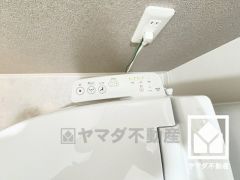 温水洗浄便座付きで、季節を問わずいつでも温かい便座をお使いいただけます。