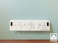 温水洗浄便座付きで、季節を問わずいつでも温かい便座をお使いいただけます。