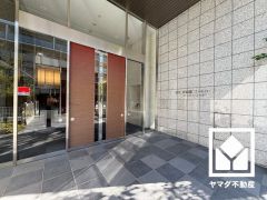 安心と快適を兼ね備えたエントランス。オートロック＆宅配ボックス完備で、暮らしの利便性を高めます。