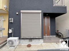 南側へ車で5分ほど走ると国道2号線が通っており、車での移動もしやすい立地です。近隣には月極駐車場もございます。