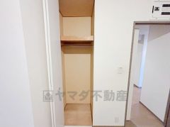 クローゼットは奥行きがあるので、収納力も申し分ありません。