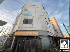 「マックスバリュエクスプレス大物店」まで徒歩6分、ショッピングモール「アマゴッタ」まで徒歩14分など、お買い物施設が徒歩圏内に複数あり便利な住環境です。